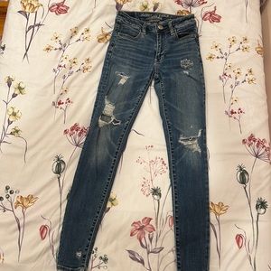 Comfortable ripped skinny jeans